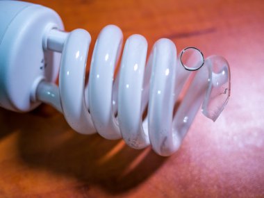 kırık ampul ışık 