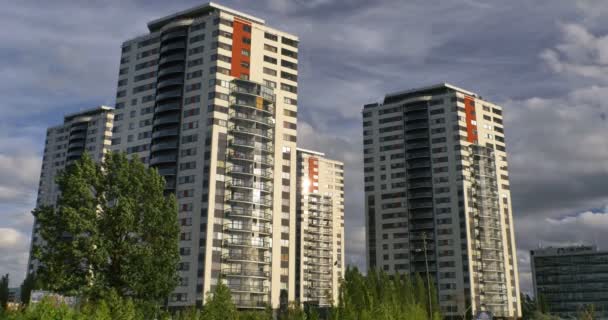 Apartment buildings. Multistoried modern and stylish living block of flats. — Stock Video