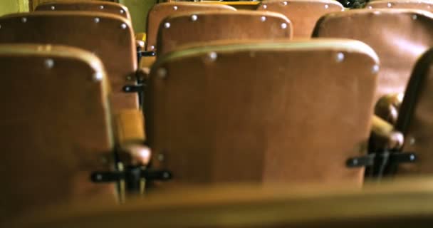 Ancienne salle de cinéma vintage dans l'usine — Video