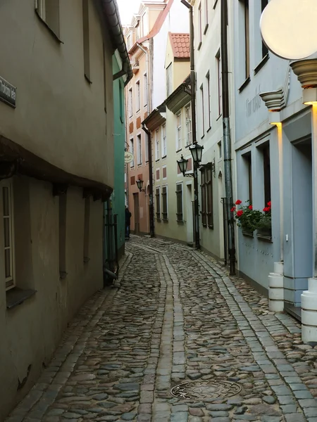 Şehirde eski Riga, Letonya dar sokak. 2014 yılında — Stok fotoğraf