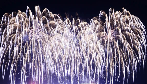 Fogos de artifício em grande cidade europeia Riga — Fotografia de Stock