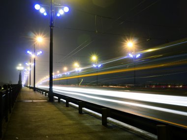 Stone Bridge ışıklar siste, Riga