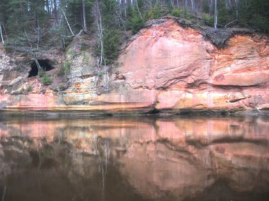 Kum dağlar, Sigulda ormandaki nehir,