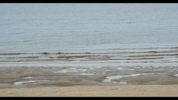 Spiaggia di sabbia nel Mar Baltico, Riga Lettonia — Video Stock