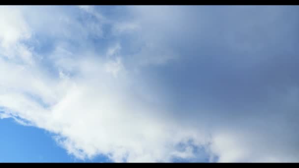 Nubes con cielo azul — Vídeos de Stock