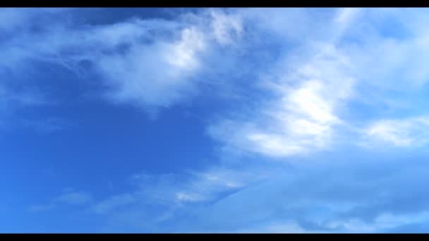Nuvens com céu azul — Vídeo de Stock