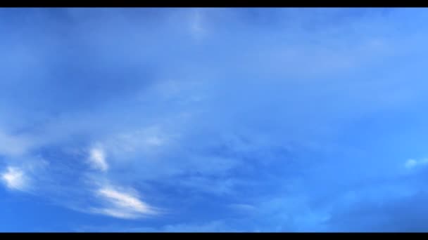 Nubes con cielo azul — Vídeos de Stock