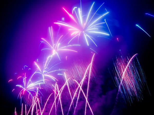 Fireworks uygulamasında yeni yıl arifesinde herhangi bir Avrupa kenti