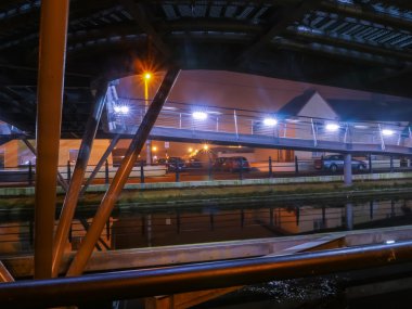Tullamore, İrlanda, gece Pedastrian Köprüsü