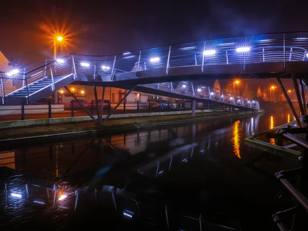 Tullamore, İrlanda, gece Pedastrian Köprüsü — Stok fotoğraf