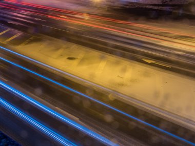 Araba kar kış buz yol üzerinde gece ışık 