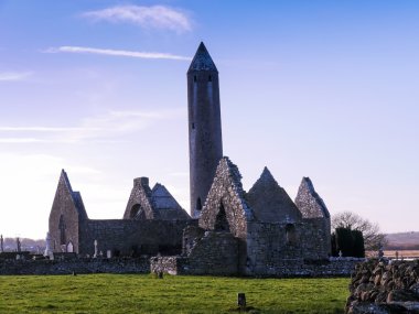 Güneşli bir gün kilise harabe 