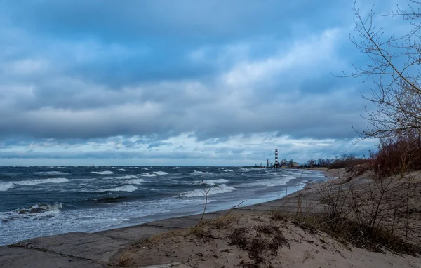 Playa del mar Báltico con cielo azul nublado —  Fotos de Stock