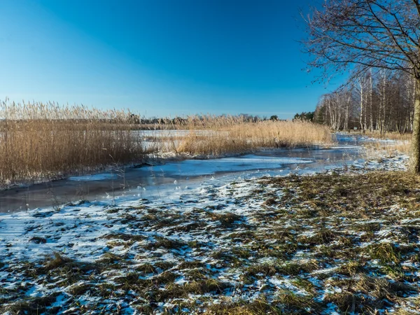 Schöne Aussicht auf gefrorene Wüstendünen im Winter — Stockfoto