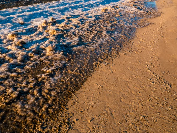 Αεροφωτογραφία ο πάγος κυμαινόμενο μπλοκ στον ποταμό — Φωτογραφία Αρχείου