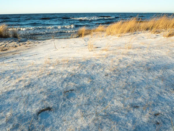Hermosa vista de invierno congelado dunas del desierto — Foto de Stock
