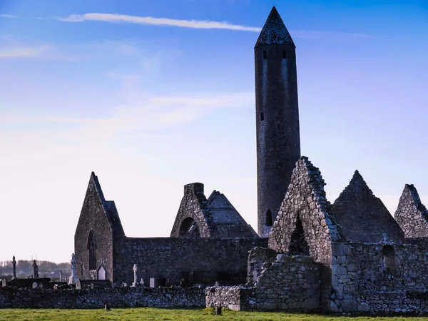 Kerk ruïne in zonnige dag — Stockfoto