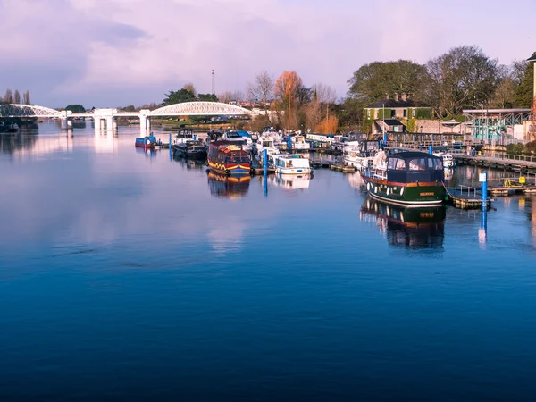 Ponte Athlone e fiume di giorno — Foto Stock