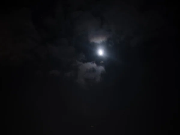 Sly hvězdy a měsíc v noci — Stock fotografie