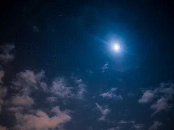 Notte furba con stelle e luna — Foto Stock