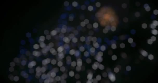 Rozmazané světla víla z aplikace fireworks pozadí. — Stock video