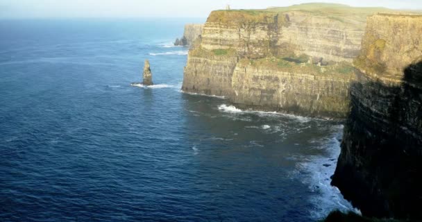 Falésias de fossa no condado de Clare, Irlanda — Vídeo de Stock