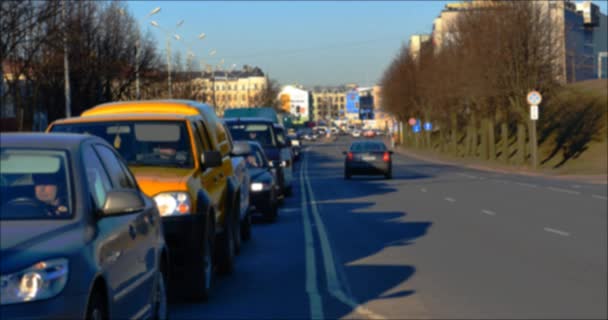 Atascos de tráfico borroso en la ciudad, carretera, hora punta — Vídeos de Stock