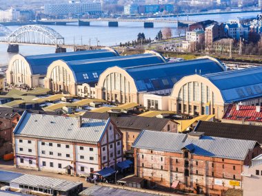 Riga, Letonya - tarihi kent Riga'da Panoraması.