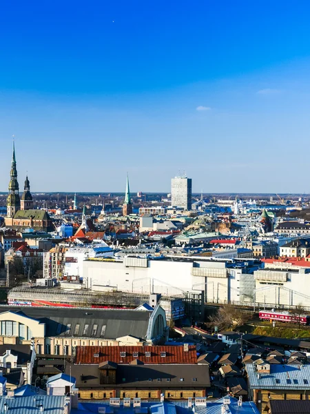 RIGA, LATVIA - Panorama del casco antiguo de Riga . — Foto de Stock