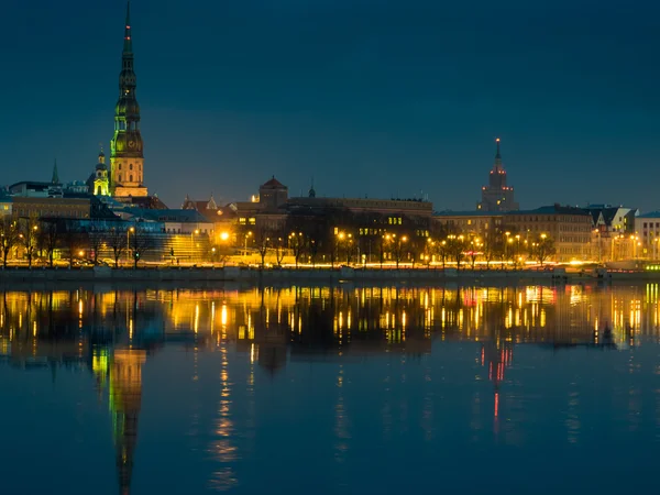 Quay a Daugava folyó Rigában, — Stock Fotó