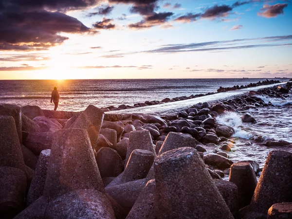 Tramonto sulla costa del Golfo di Riga — Foto Stock