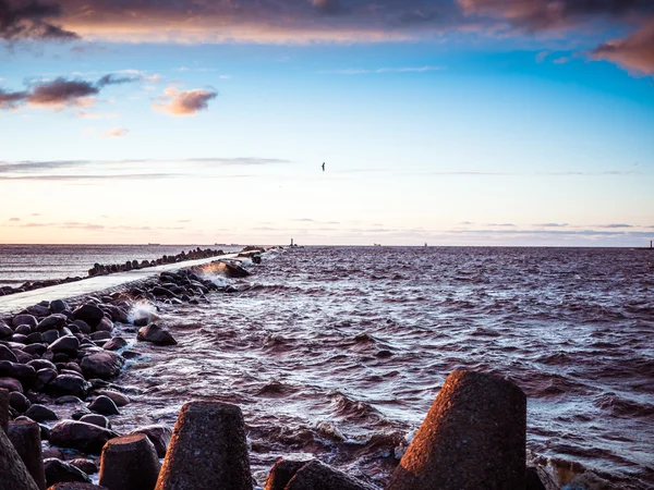 Закат на побережье Рижского залива — стоковое фото