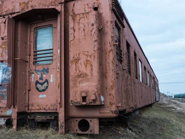 Старий іржавий поїзд поза замовленням — стокове фото