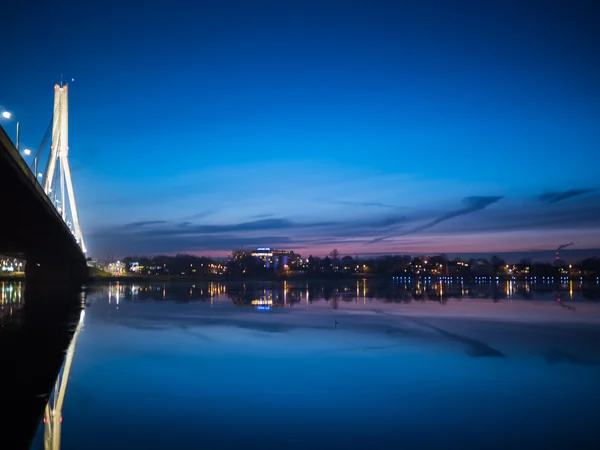 Widok na Riga rzeki i most Vansu — Zdjęcie stockowe