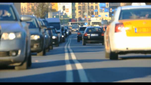 Suddig trafikstockningar i staden, road, rusningstrafik — Stockvideo