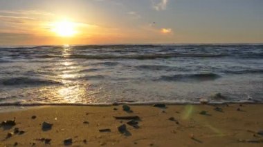Baltık deniz plajı gün batımı timelapse