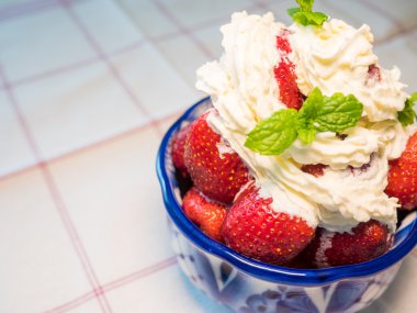 Strawberry wuth whipped cream