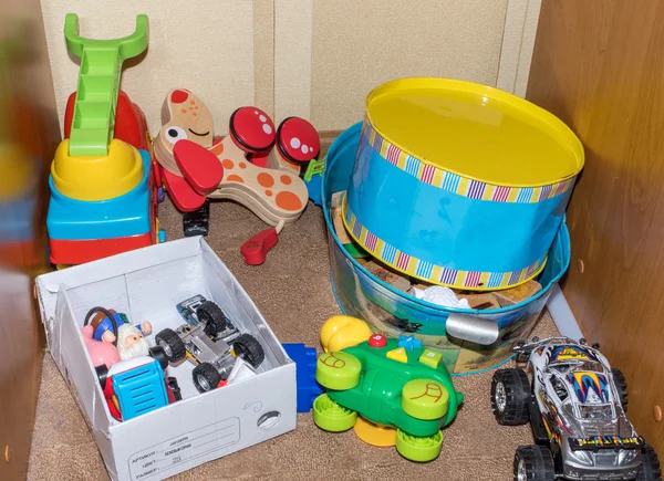 Kids speelgoed op een de vloer — Stockfoto