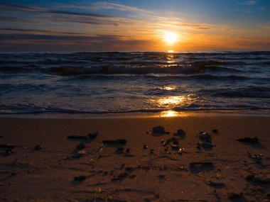 Deniz günbatımı, plaj ve gökyüzü