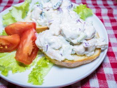 İtalyan ciabatta pollo Salata tavuk ve domates yemeği ile