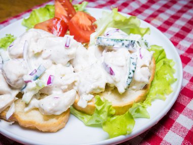 İtalyan ciabatta pollo Salata tavuk ve domates yemeği ile