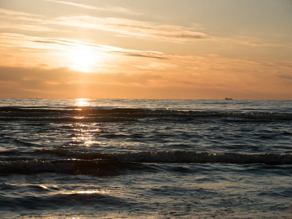 Sea zachód słońca, plaży i niebo — Zdjęcie stockowe