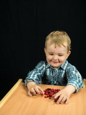 baby boy eating barries. S