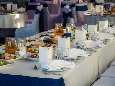 Restoranda servis masası