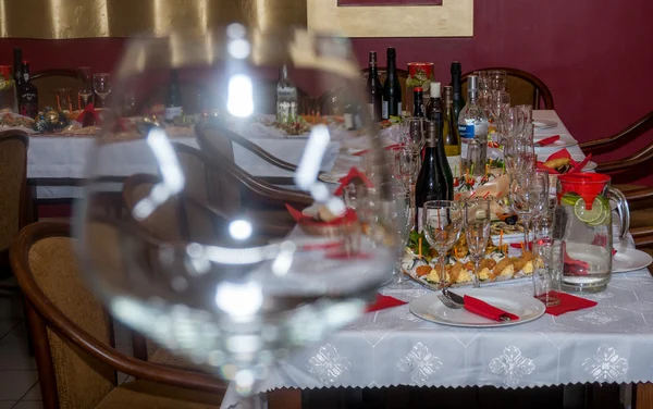 The elegant dinner table — Stock Photo, Image
