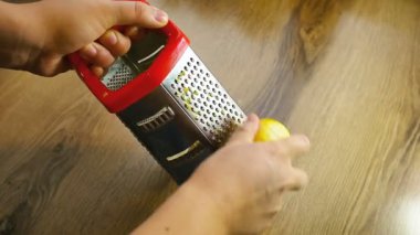 Limon kabuğu rendesi