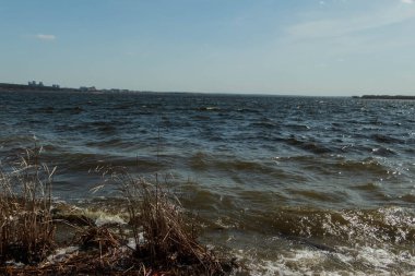 Shershnevsky rezervuarının kıyısından görüntüle.