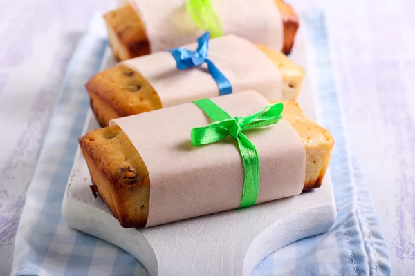 Mini loaves with raisin on board — Stock Photo, Image