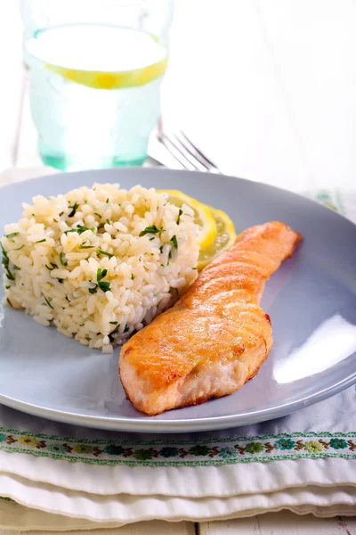 Fried piece of salmon and rice — Stock Photo, Image