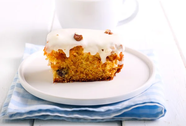 Carrot and walnut bar with frosting — Stock Photo, Image